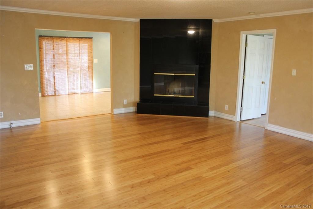75 Bear Rock Loop Road, Unit 2 Hendersonville, NC 28739 - Photo 4 of 23 Gallery Image 4
