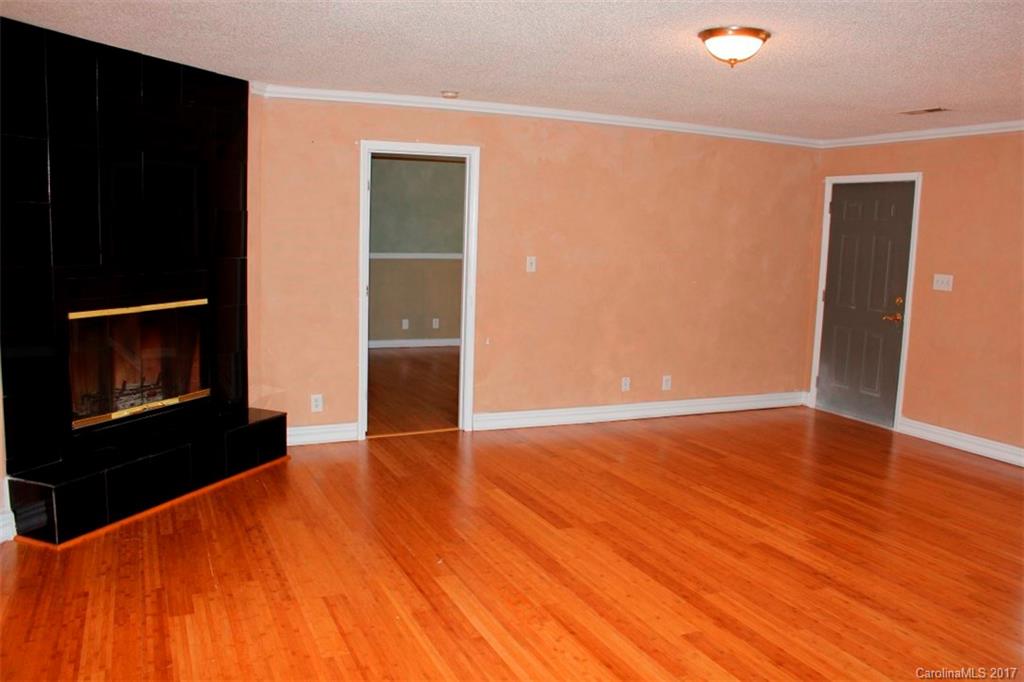 75 Bear Rock Loop Road, Unit 2 Hendersonville, NC 28739 - Photo 5 of 23 Gallery Image 5