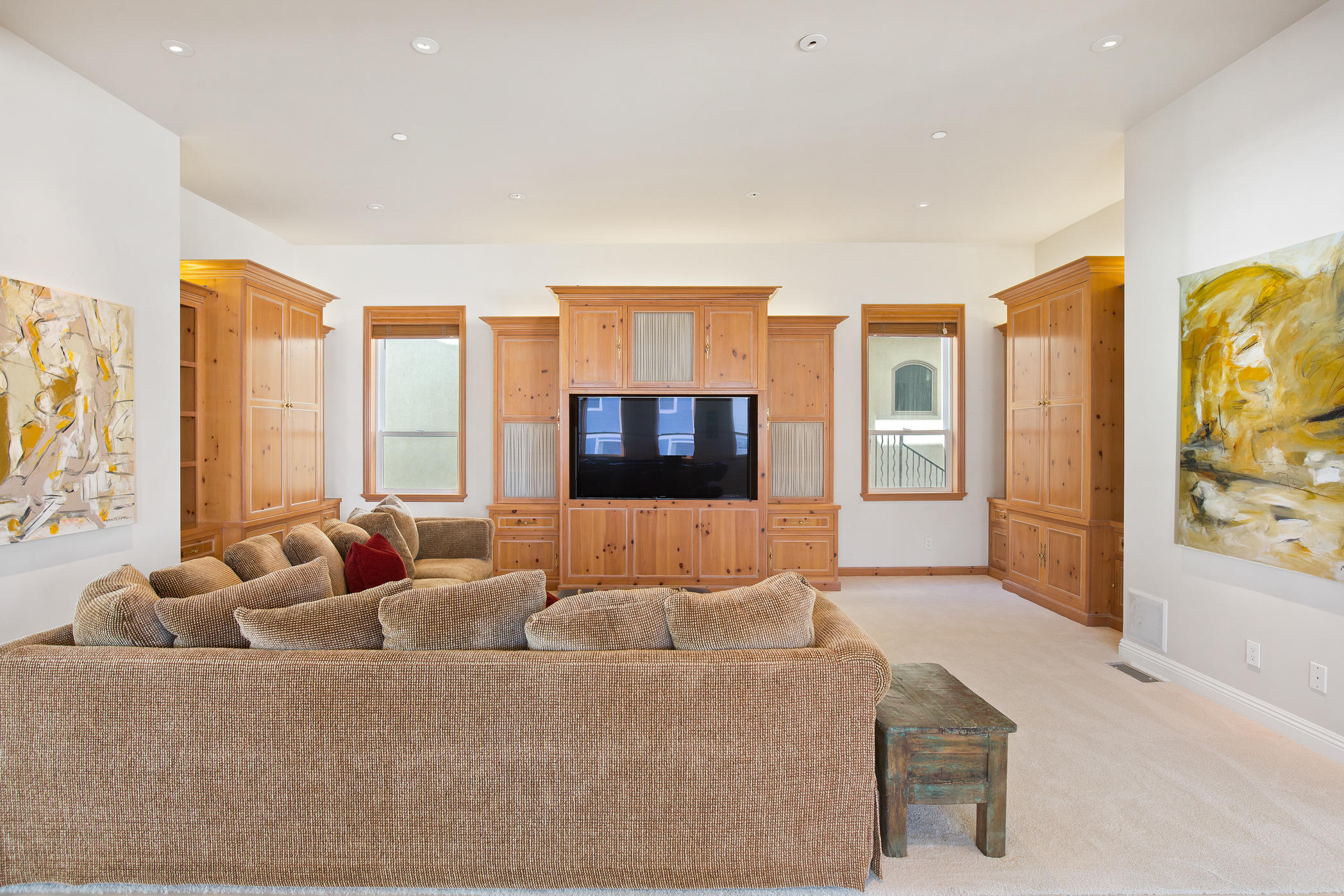 1135 Capri Way Oxnard, CA 93035 - Photo 18 of 50 a living room with furniture and a large window