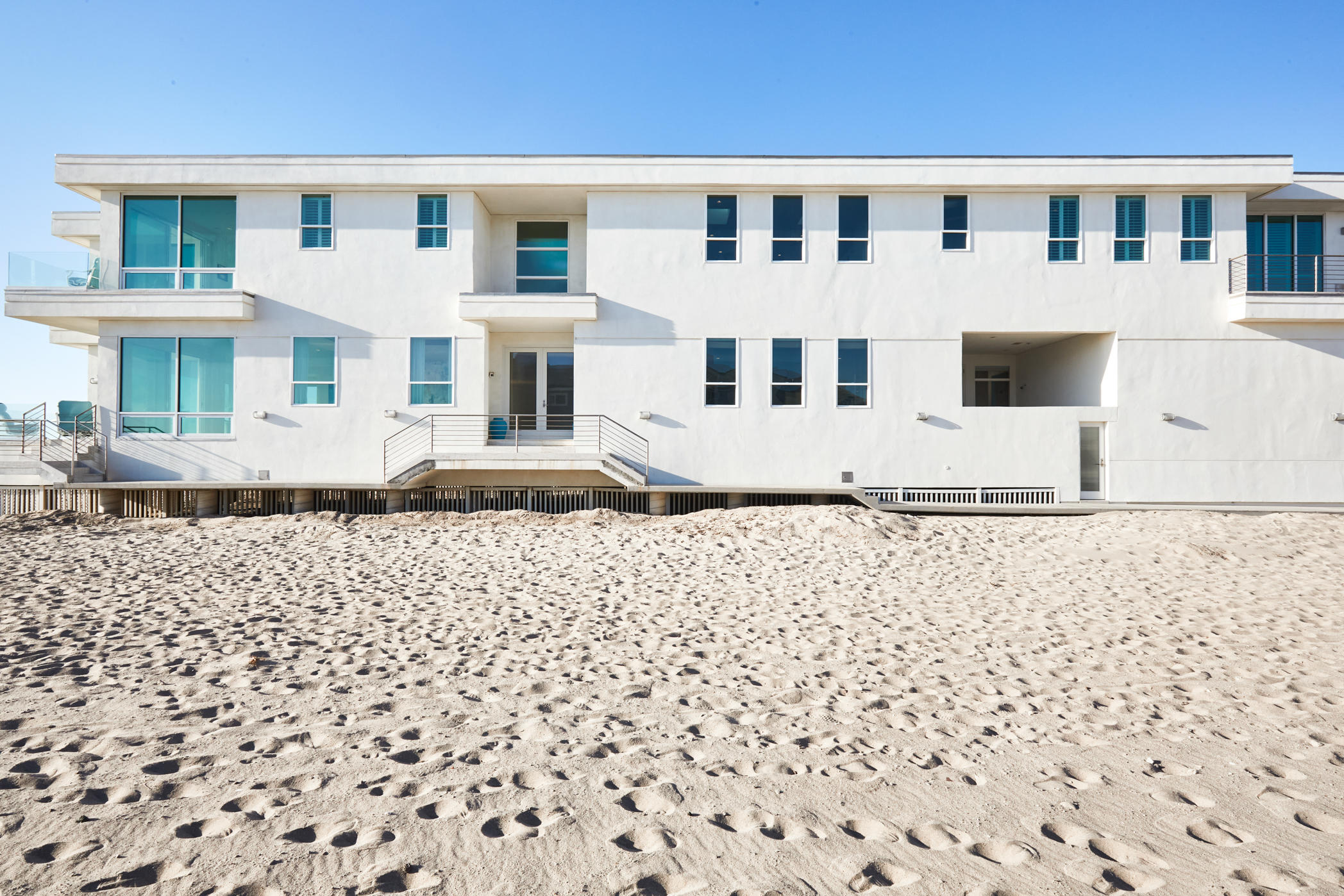 1135 Capri Way Oxnard, CA 93035 - Photo 3 of 50 a front view of a building with a yard