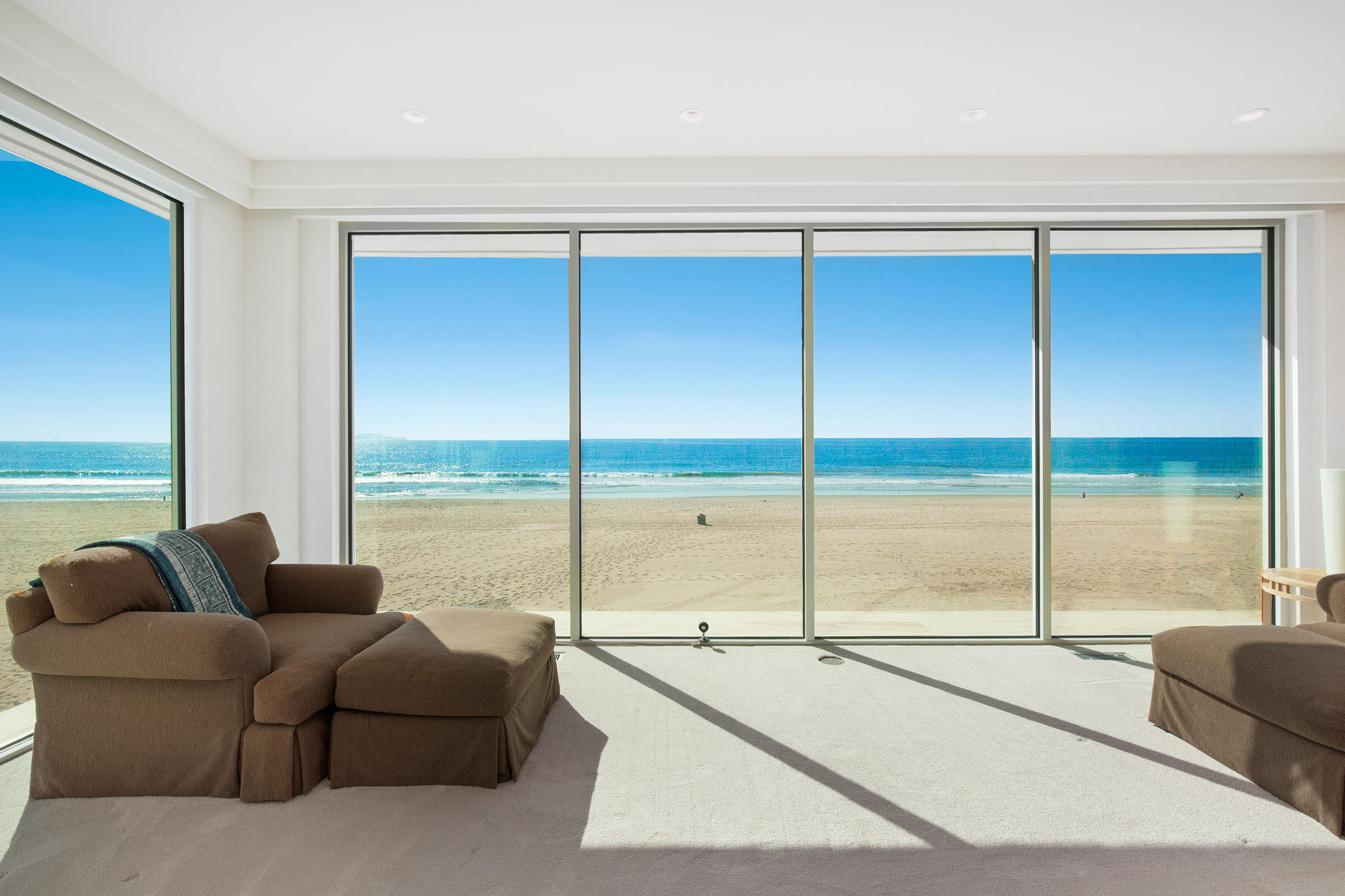 1135 Capri Way Oxnard, CA 93035 - Photo 33 of 50 a living room with furniture and a large window