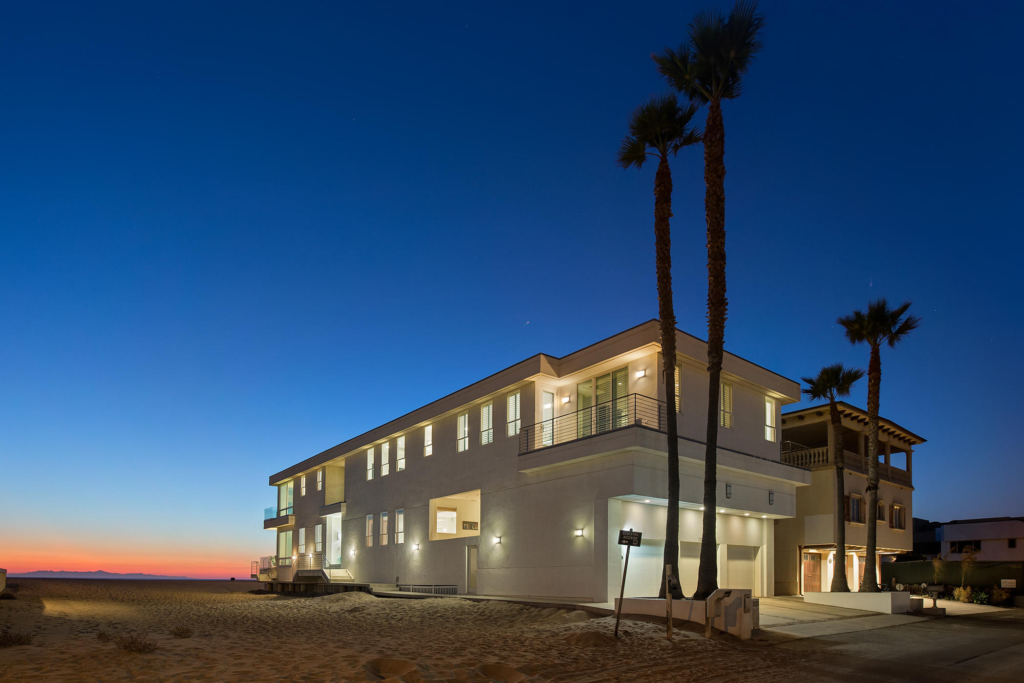 1135 Capri Way Oxnard, CA 93035 - Photo 6 of 50 a front view of a building