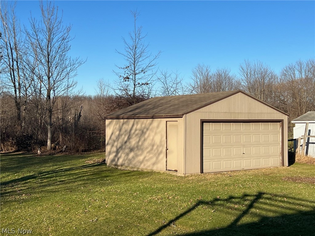 13882 Radcliffe Road Chardon, OH 44024 - Photo 4 of 34