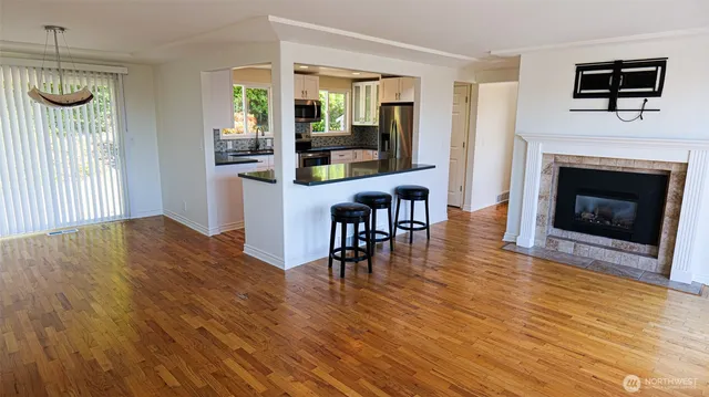 $4,400 | 849 Poplar Way, Edmonds, WA 98020