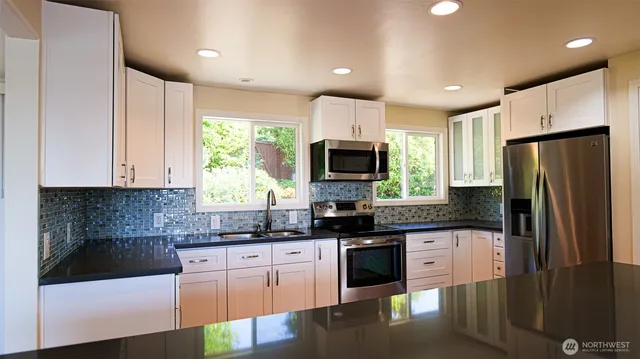 $4,400 | 849 Poplar Way, Edmonds, WA 98020