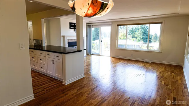 $4,400 | 849 Poplar Way, Edmonds, WA 98020