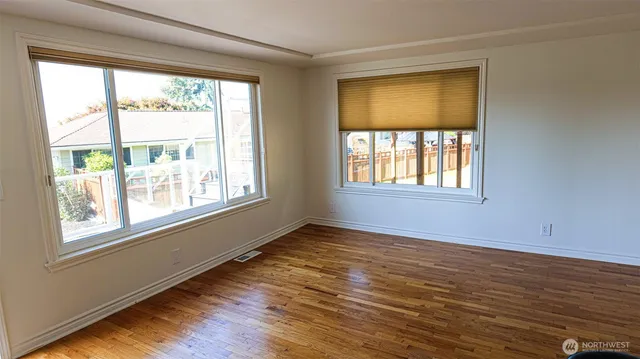 $4,400 | 849 Poplar Way, Edmonds, WA 98020