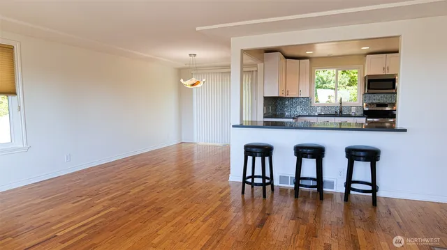 $4,400 | 849 Poplar Way, Edmonds, WA 98020