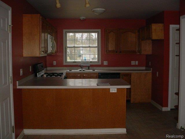 5175 Stevens Road Clarkston, MI 48346 - Photo 11 of 21 264-003245 - KITCHEN2.JPG