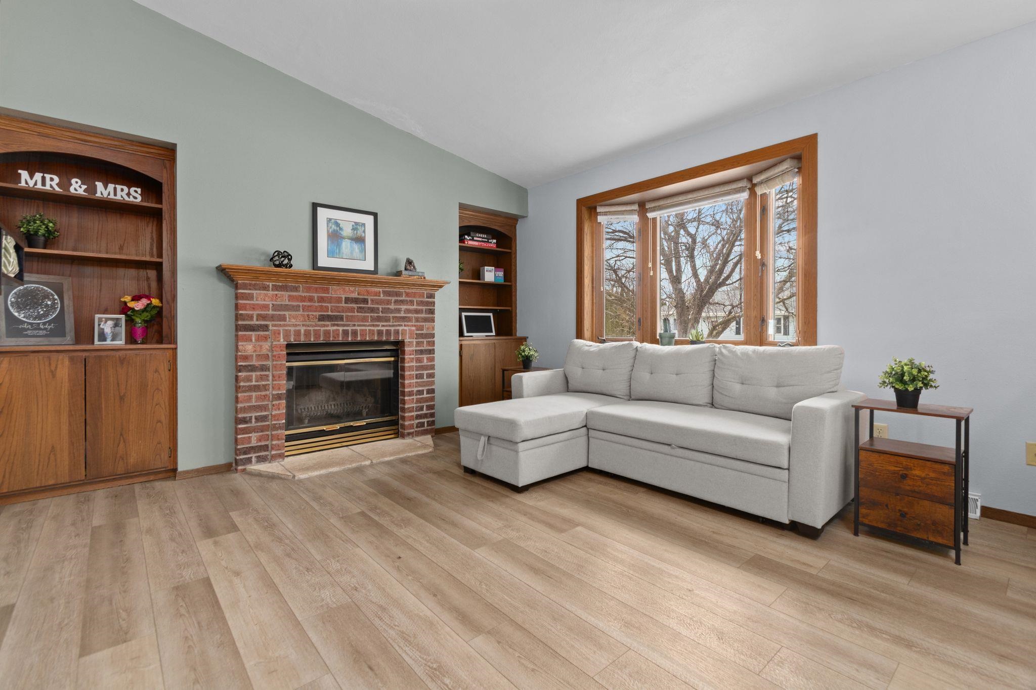 1342 Inverness Lane Neenah, WI 54956 - Photo 3 of 24