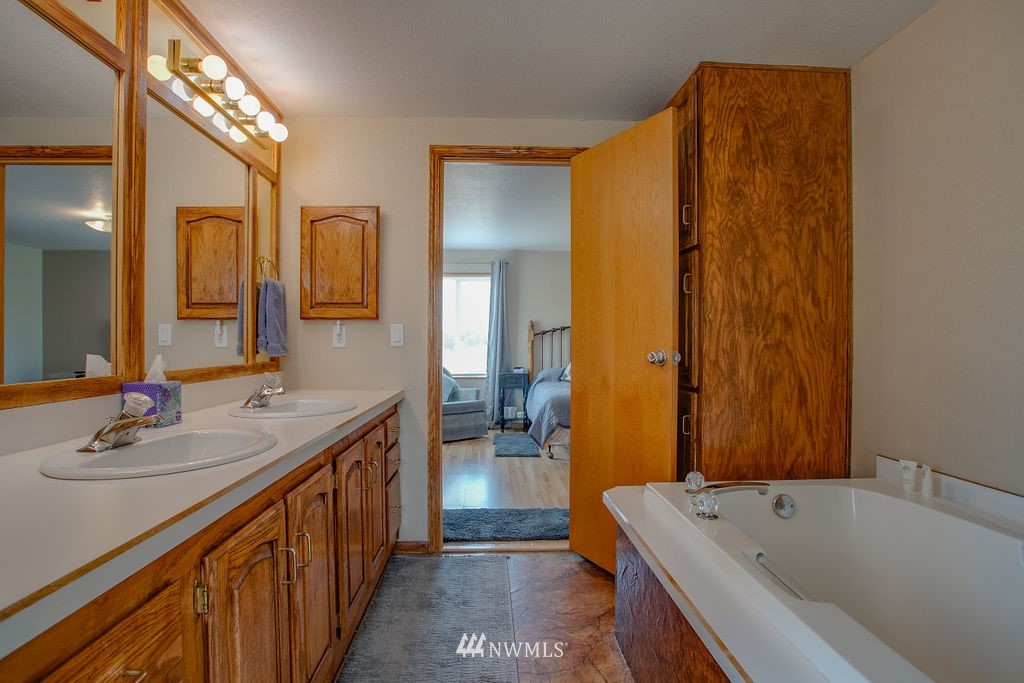 4772 Rd K Northeast Moses Lake, WA 98837 - Photo 14 of 39 Gallery Image 14
