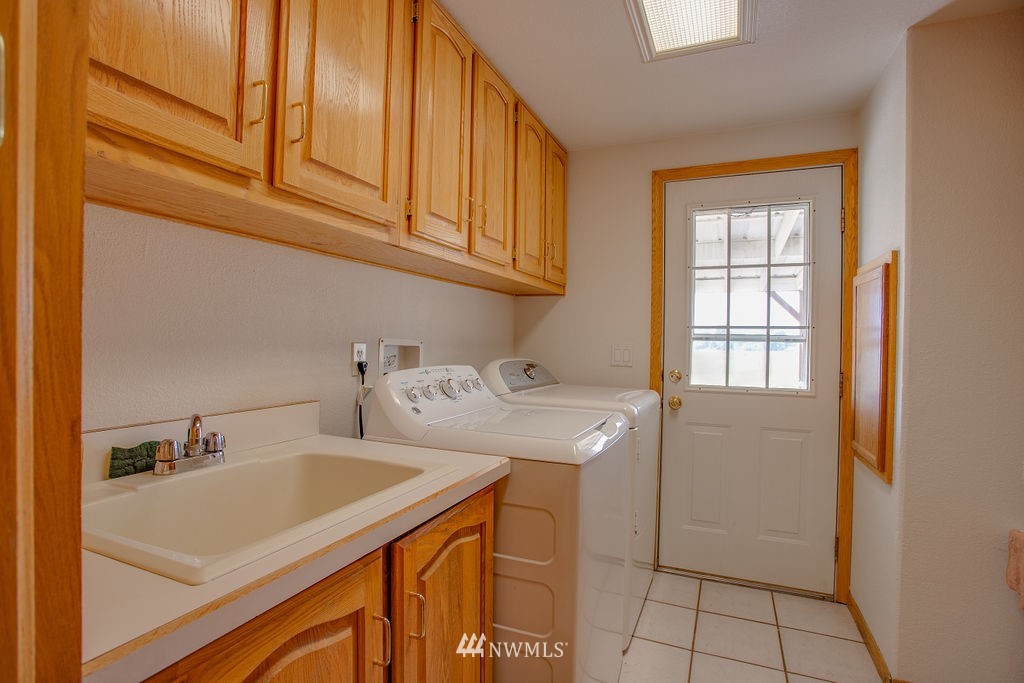 4772 Rd K Northeast Moses Lake, WA 98837 - Photo 8 of 39 Gallery Image 8