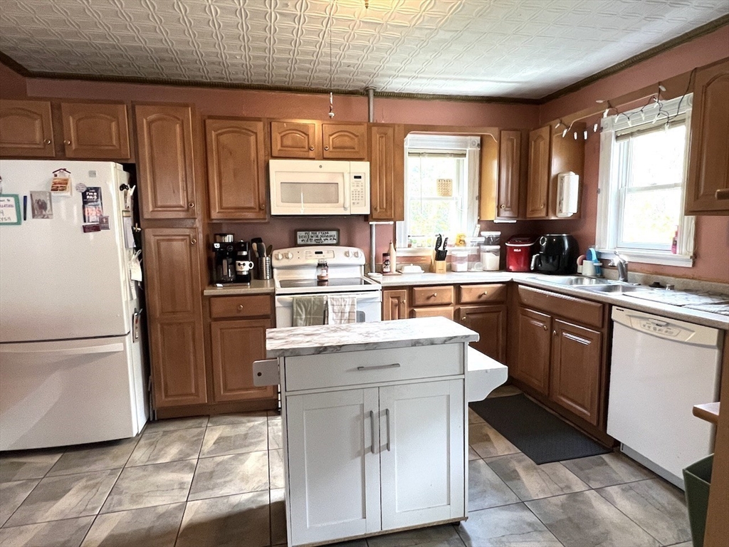 26 Byron Street Springfield, MA 01109 - Photo 15 of 41