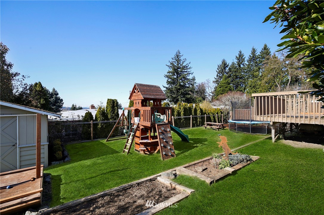 1409 Monterey Avenue Northeast Renton, WA 98056 - Photo 14 of 22 Gallery Image 14