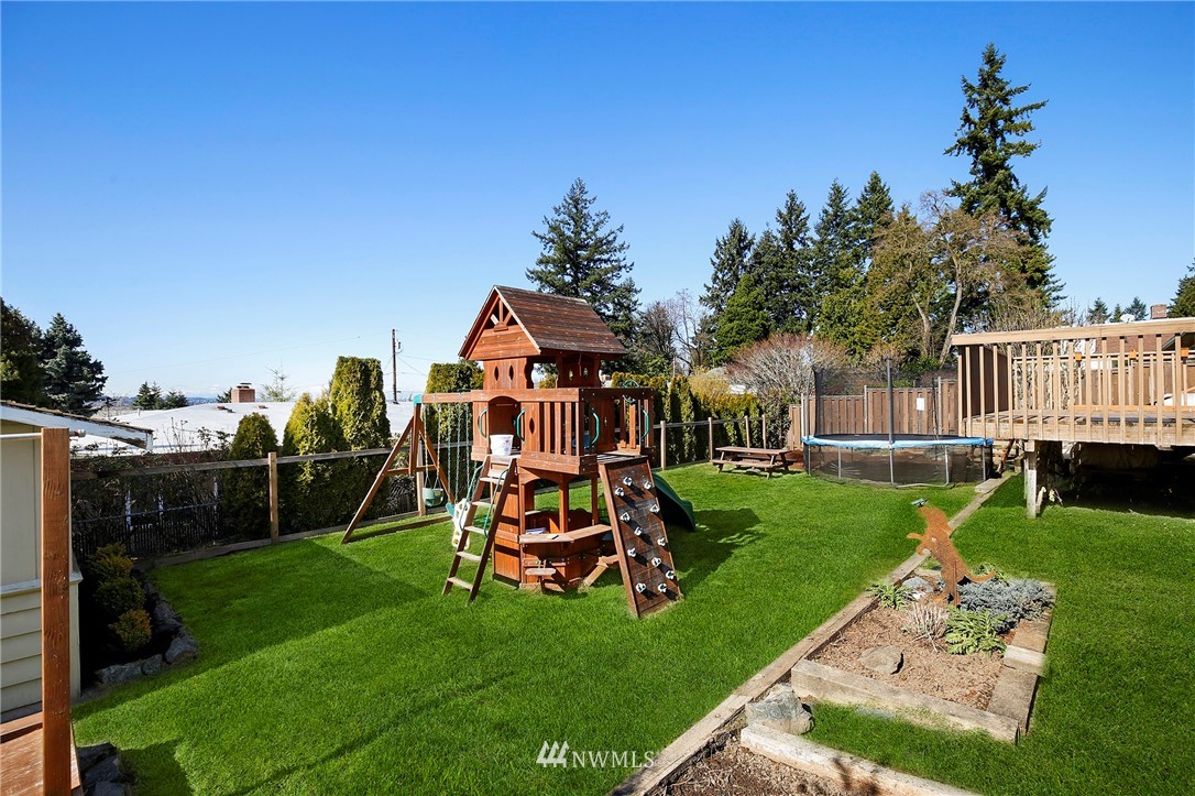 1409 Monterey Avenue Northeast Renton, WA 98056 - Photo 15 of 22 Gallery Image 15