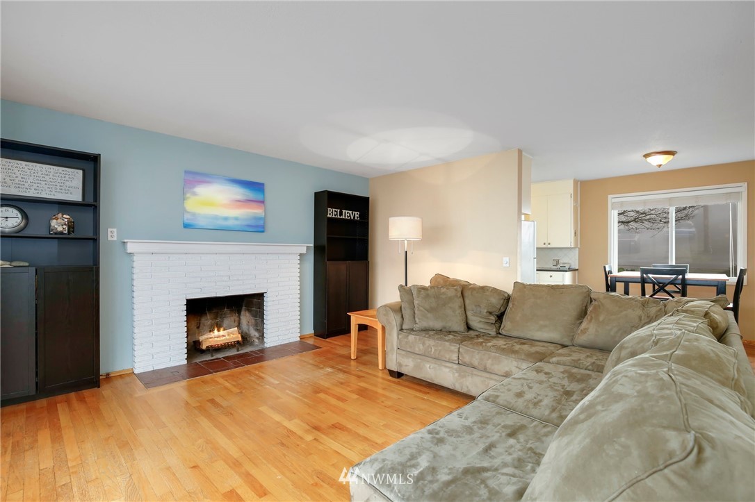 1409 Monterey Avenue Northeast Renton, WA 98056 - Photo 3 of 22 Gallery Image 3