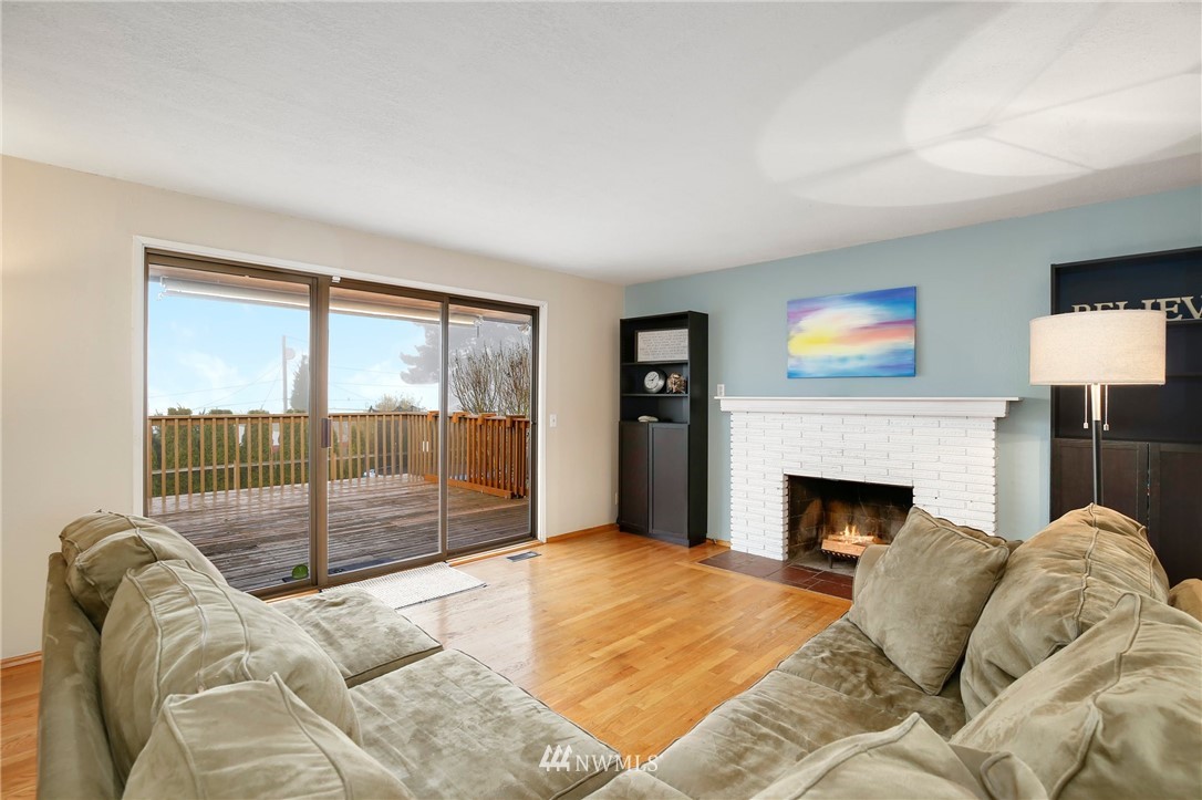 1409 Monterey Avenue Northeast Renton, WA 98056 - Photo 4 of 22 Gallery Image 4