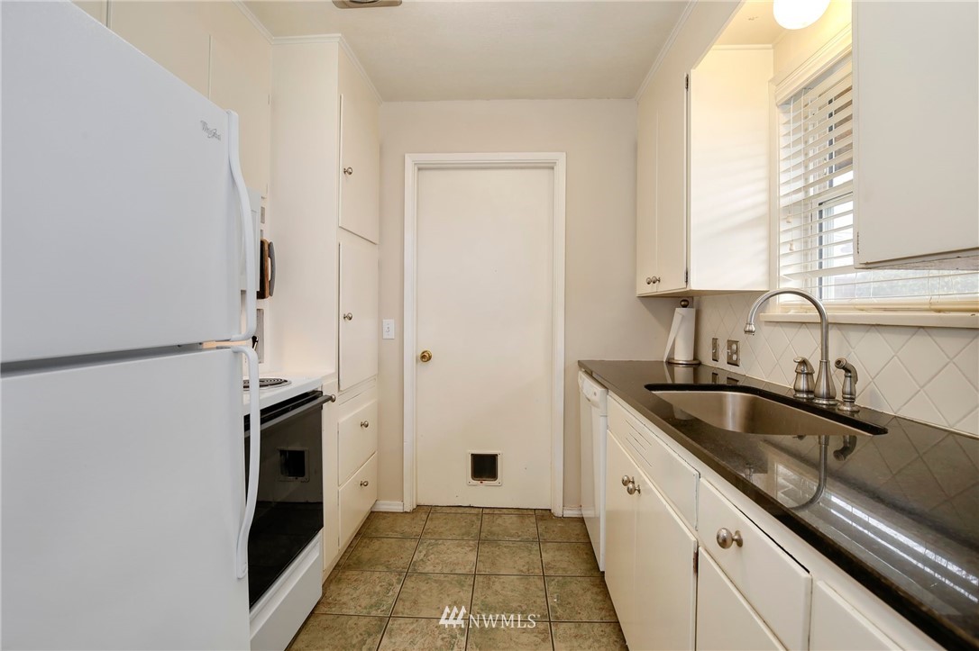 1409 Monterey Avenue Northeast Renton, WA 98056 - Photo 8 of 22 Gallery Image 8
