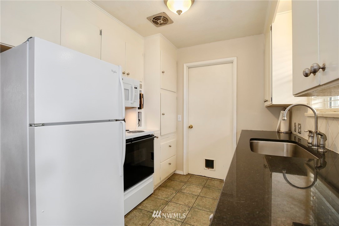 1409 Monterey Avenue Northeast Renton, WA 98056 - Photo 9 of 22 Gallery Image 9