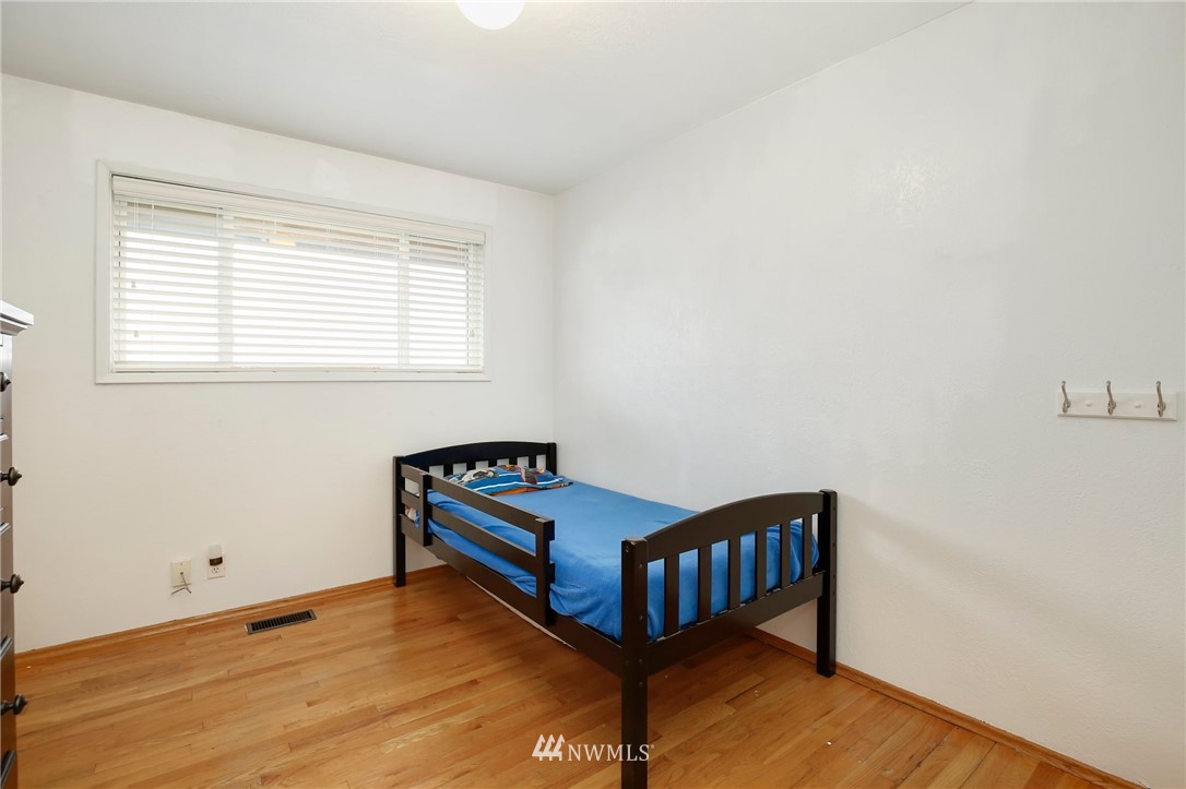 1409 Monterey Avenue Northeast Renton, WA 98056 - Photo 10 of 22 Gallery Image 10
