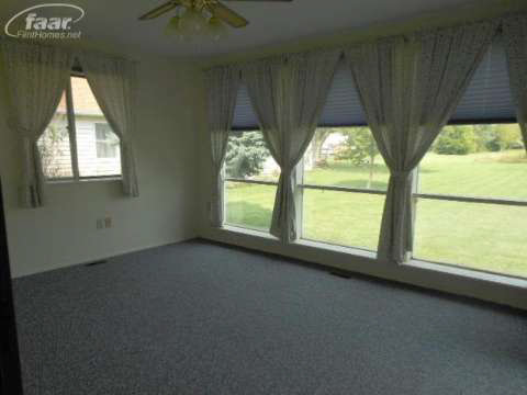5433 Van Slyke Road Flint, MI 48507 - Photo 13 of 42 20365271-12.JPG