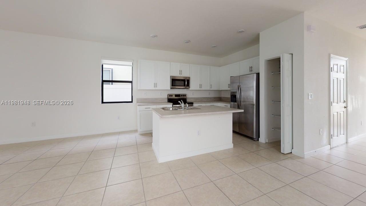 11035 West 35th Way, Unit 11035 Hialeah, FL 33018 - Photo 3 of 16