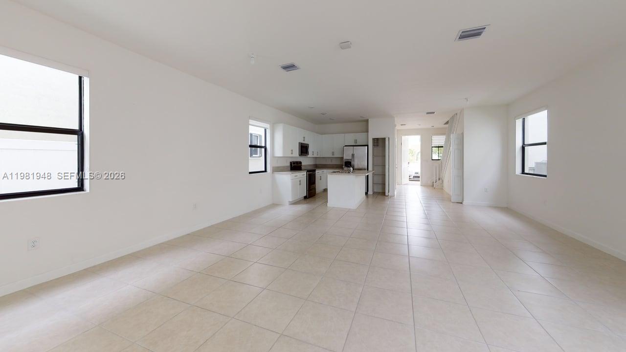 11035 West 35th Way, Unit 11035 Hialeah, FL 33018 - Photo 4 of 16