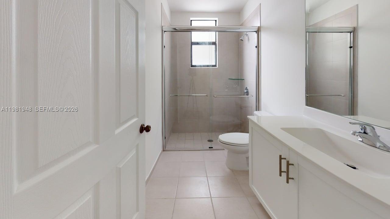 11035 West 35th Way, Unit 11035 Hialeah, FL 33018 - Photo 6 of 16 First Floor Bathroom 2