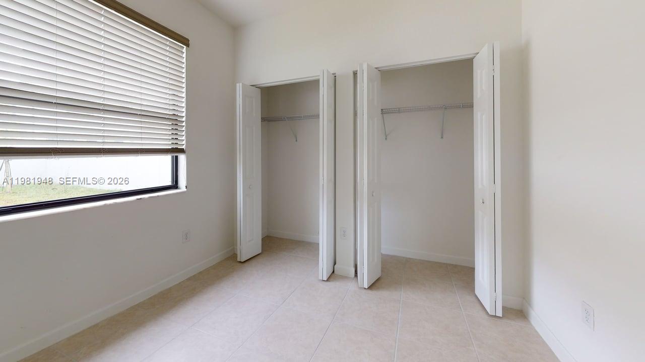 11035 West 35th Way, Unit 11035 Hialeah, FL 33018 - Photo 10 of 16 Bredroom 3