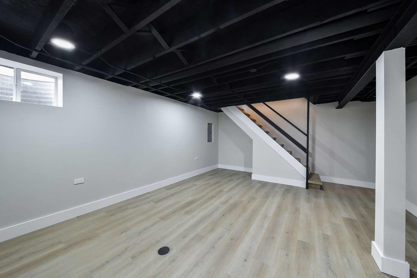 5740 Ridgewood Drive Western Springs, IL 60558 - Photo 21 of 25 a view of an empty room