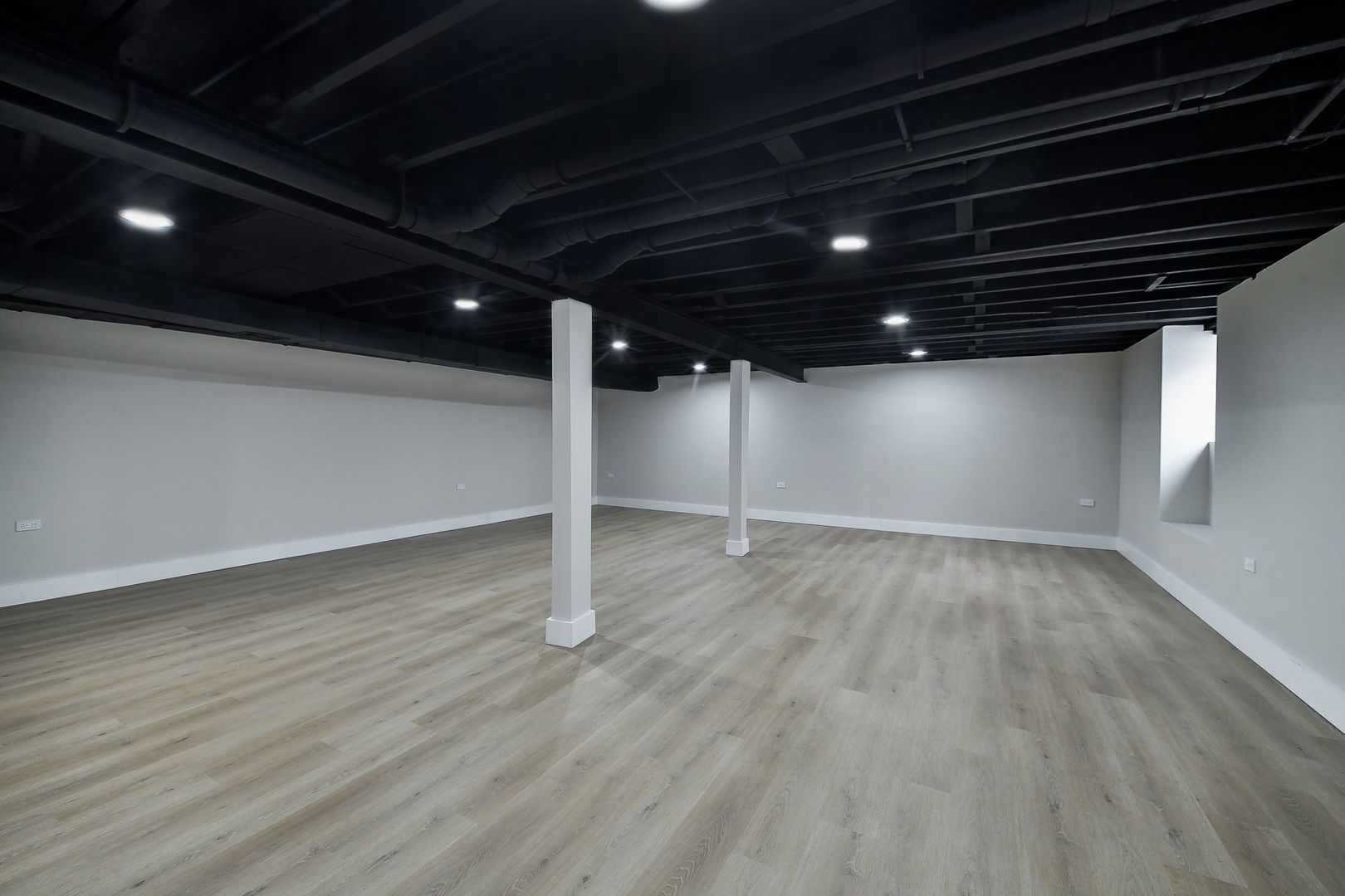 5740 Ridgewood Drive Western Springs, IL 60558 - Photo 23 of 25 a view of an empty room