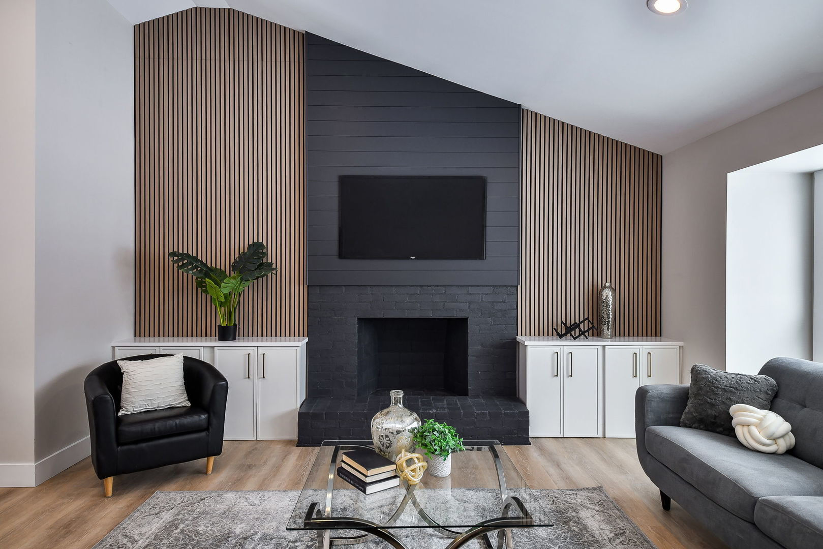 5740 Ridgewood Drive Western Springs, IL 60558 - Photo 6 of 25 a living room with furniture and a fireplace