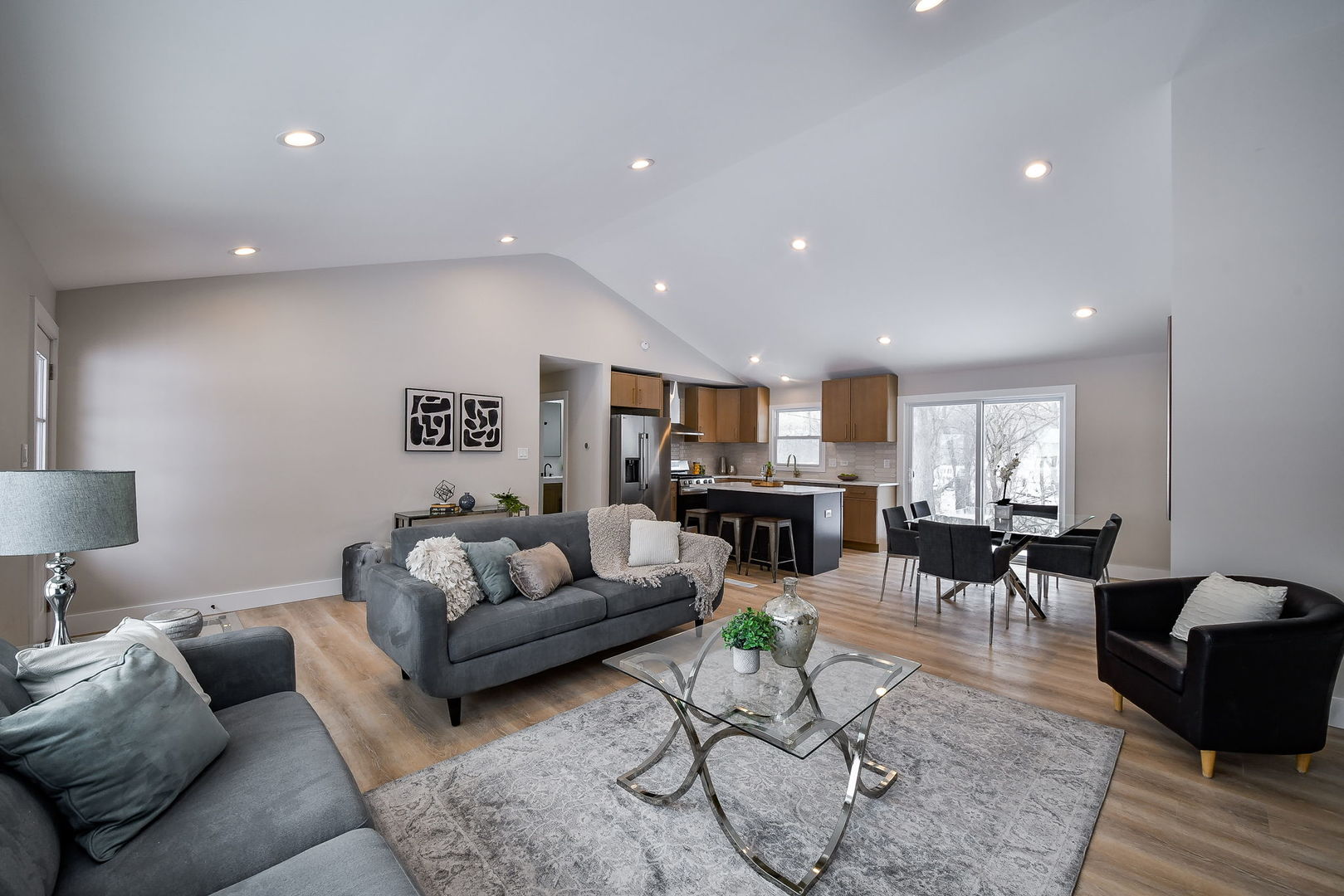 5740 Ridgewood Drive Western Springs, IL 60558 - Photo 7 of 25 a living room with furniture and wooden floor