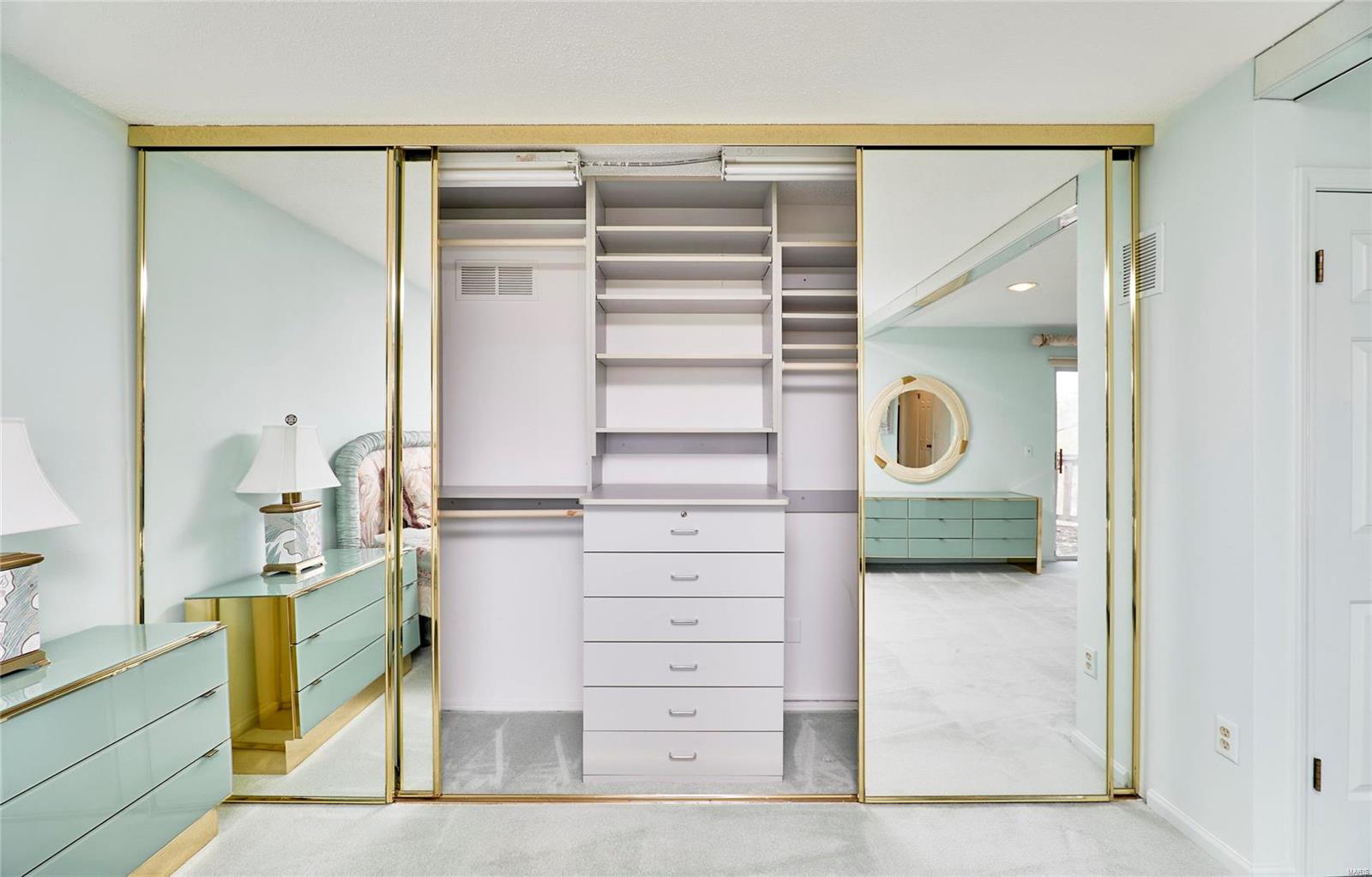 1074 North Spoede Road St. Louis, MO 63146 - Photo 17 of 36 Gallery Image 17