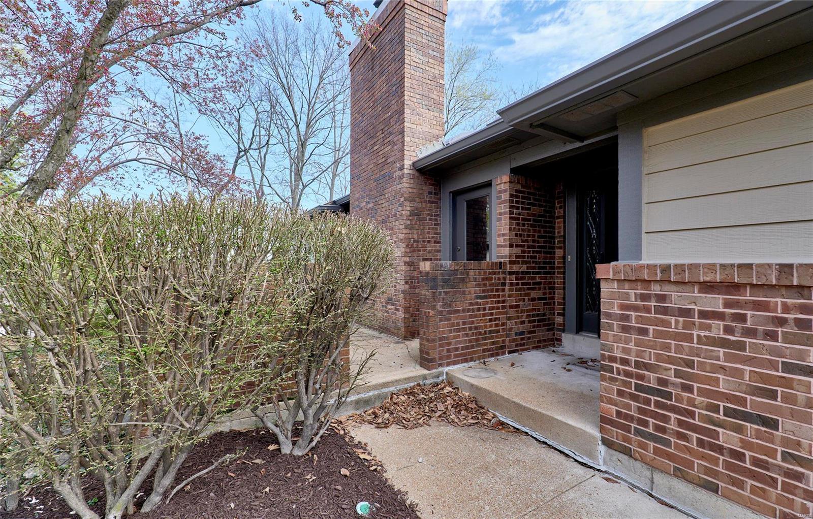 1074 North Spoede Road St. Louis, MO 63146 - Photo 4 of 36 Gallery Image 4