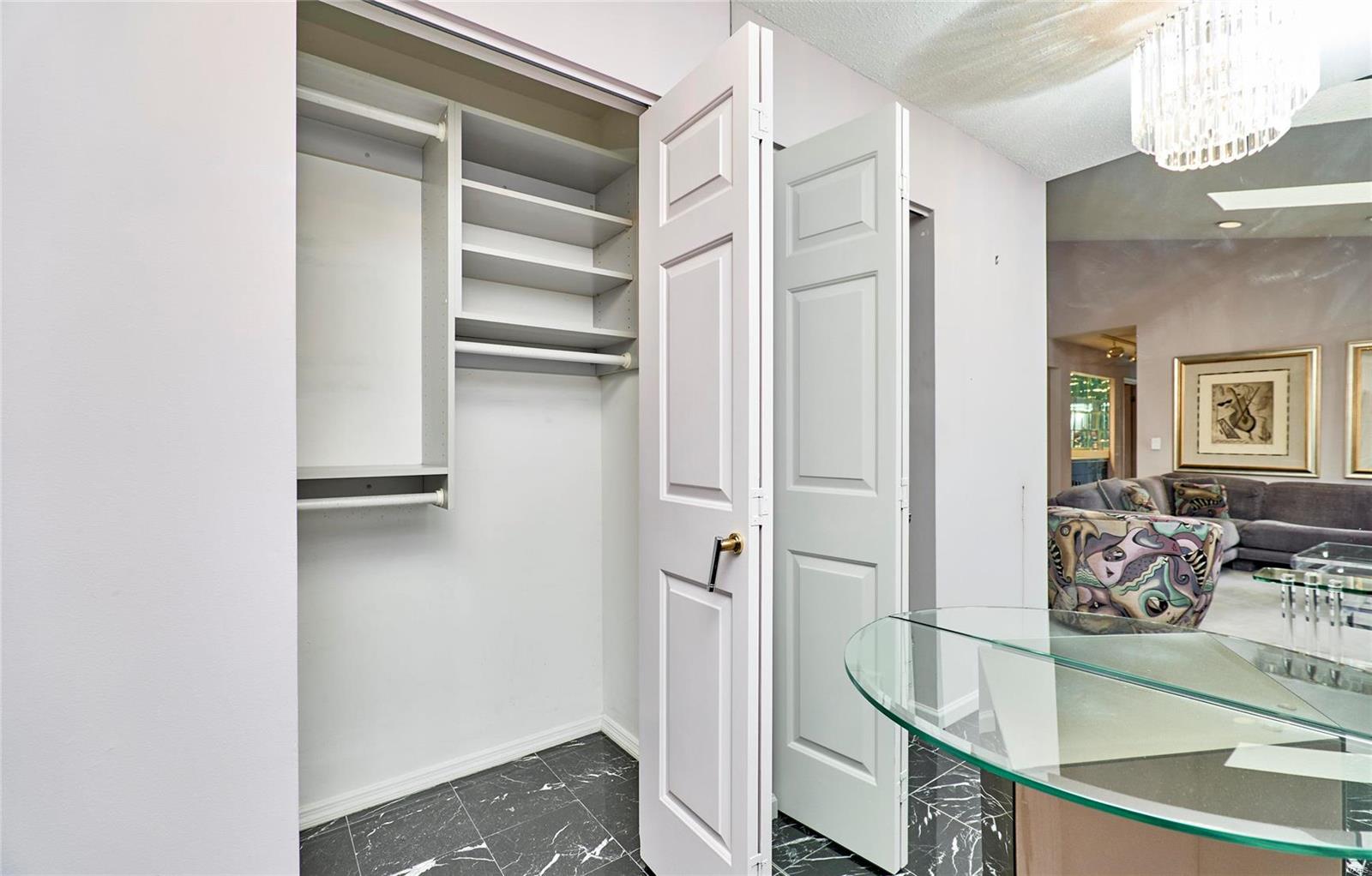 1074 North Spoede Road St. Louis, MO 63146 - Photo 7 of 36 Gallery Image 7