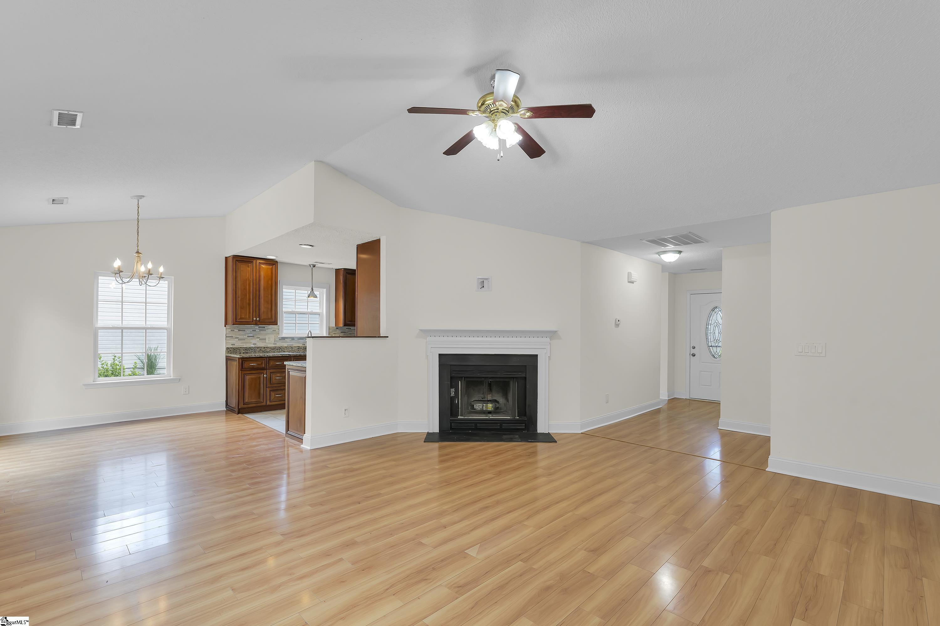 4 Raleigh Court Simpsonville, SC 29681 - Photo 3 of 24