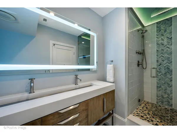 $1,049,000 | 1601 South Indiana Avenue, Unit 503, Chicago, IL 60616