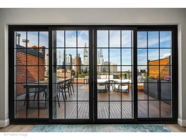 $1,049,000 | 1601 South Indiana Avenue, Unit 503, Chicago, IL 60616