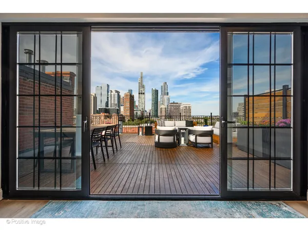 $1,049,000 | 1601 South Indiana Avenue, Unit 503, Chicago, IL 60616