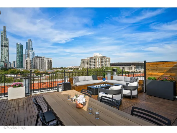 $1,049,000 | 1601 South Indiana Avenue, Unit 503, Chicago, IL 60616
