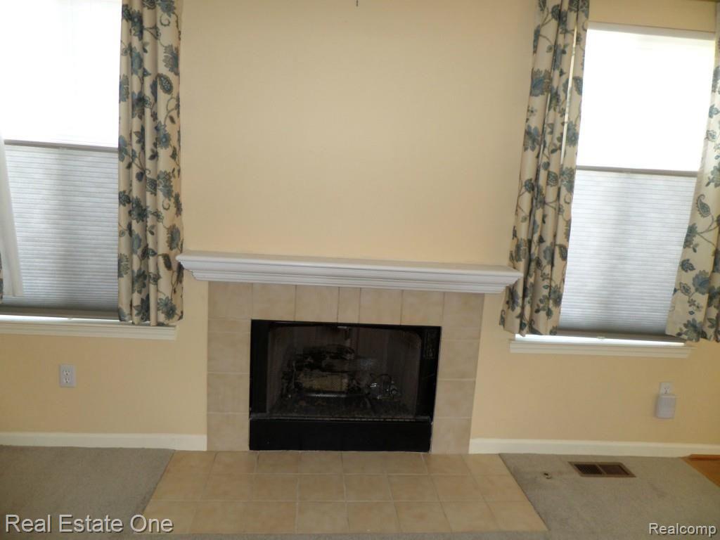 21740 Quail Ridge Drive, Unit 53 Riverview, MI 48193 - Photo 6 of 27 Gas Fireplace