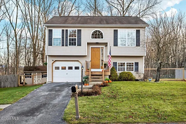 $289,900 | 25 Morgan's Run, Schuylerville, NY 12871