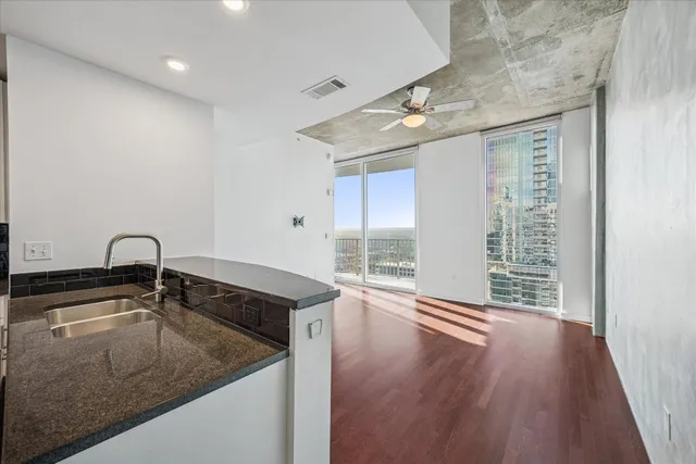 $2,995 | 360 Nueces Street, Unit 4008, Austin, TX 78701