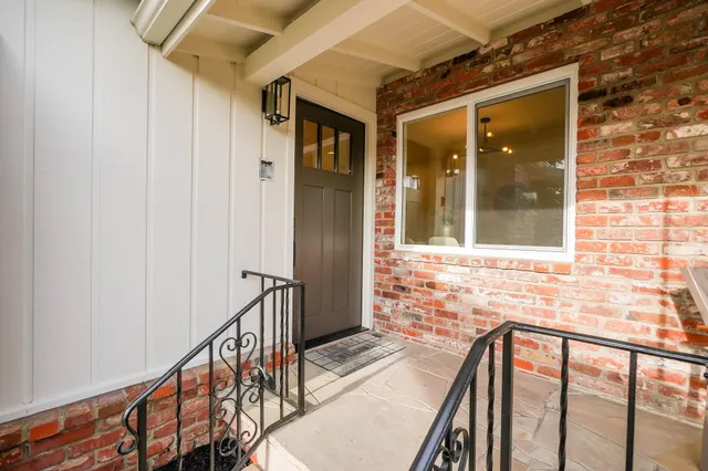 $1,249,000 | 20255 Yeandle Avenue, Castro Valley, CA 94546