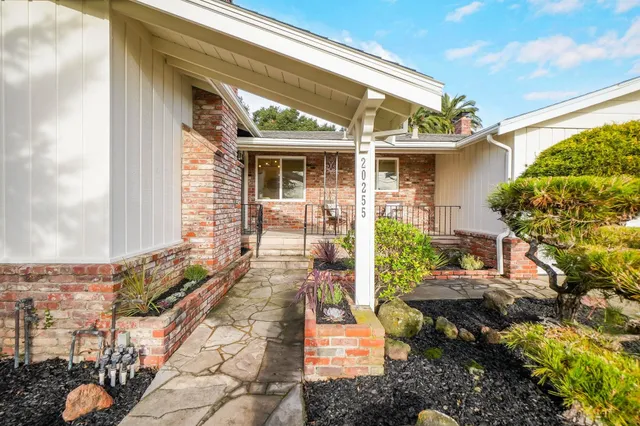 $1,249,000 | 20255 Yeandle Avenue, Castro Valley, CA 94546