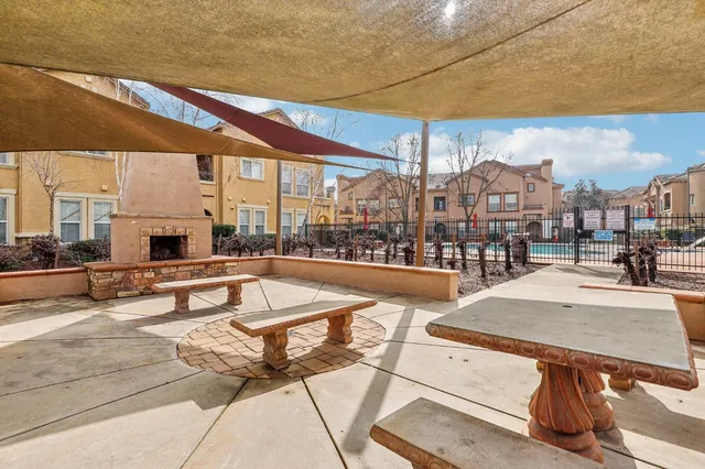 $425,000 | 5350 Dunlay Drive, Unit 911, Sacramento, CA 95835