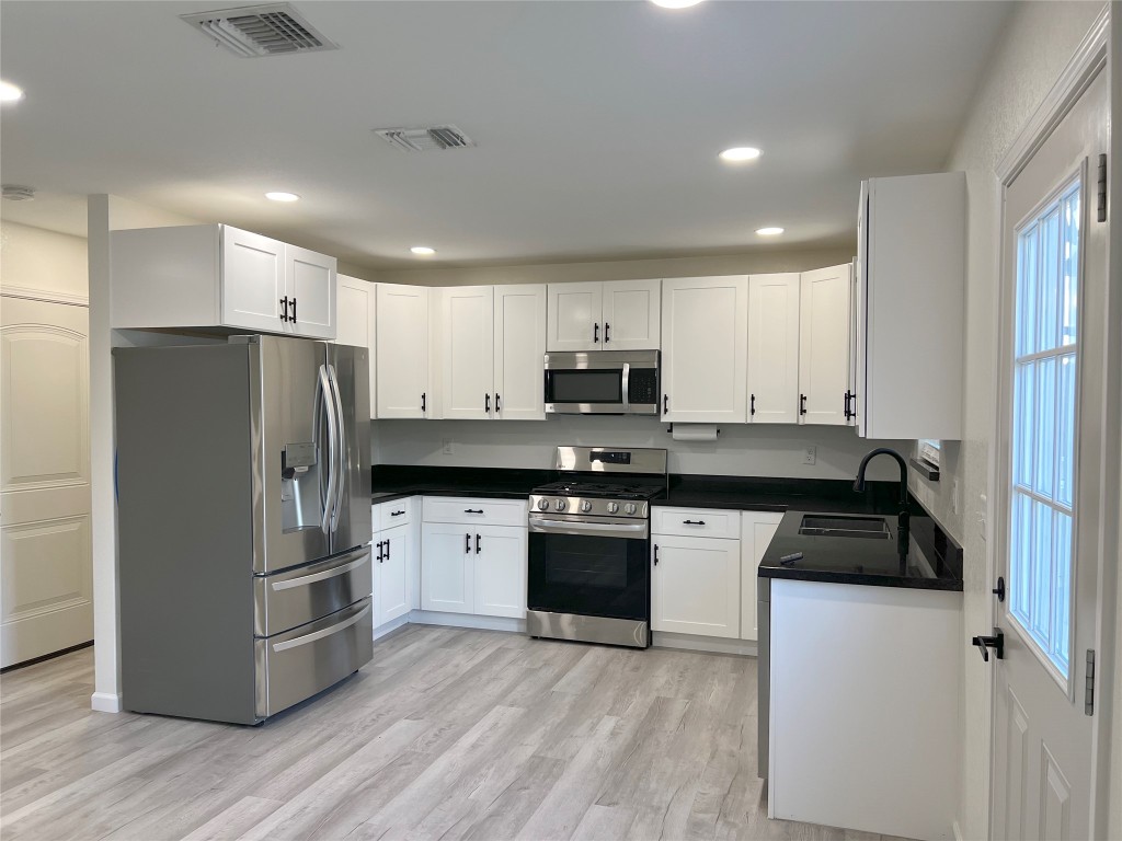 1948 FM 1163 Road, Unit A El Campo, TX 77437 - Photo 11 of 26