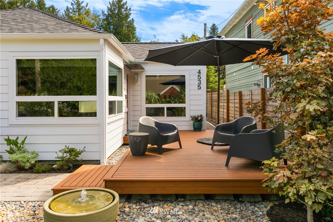 4535 Southwest Director Street Seattle, WA 98136 - Photo 1 of 25 Gallery Image 1