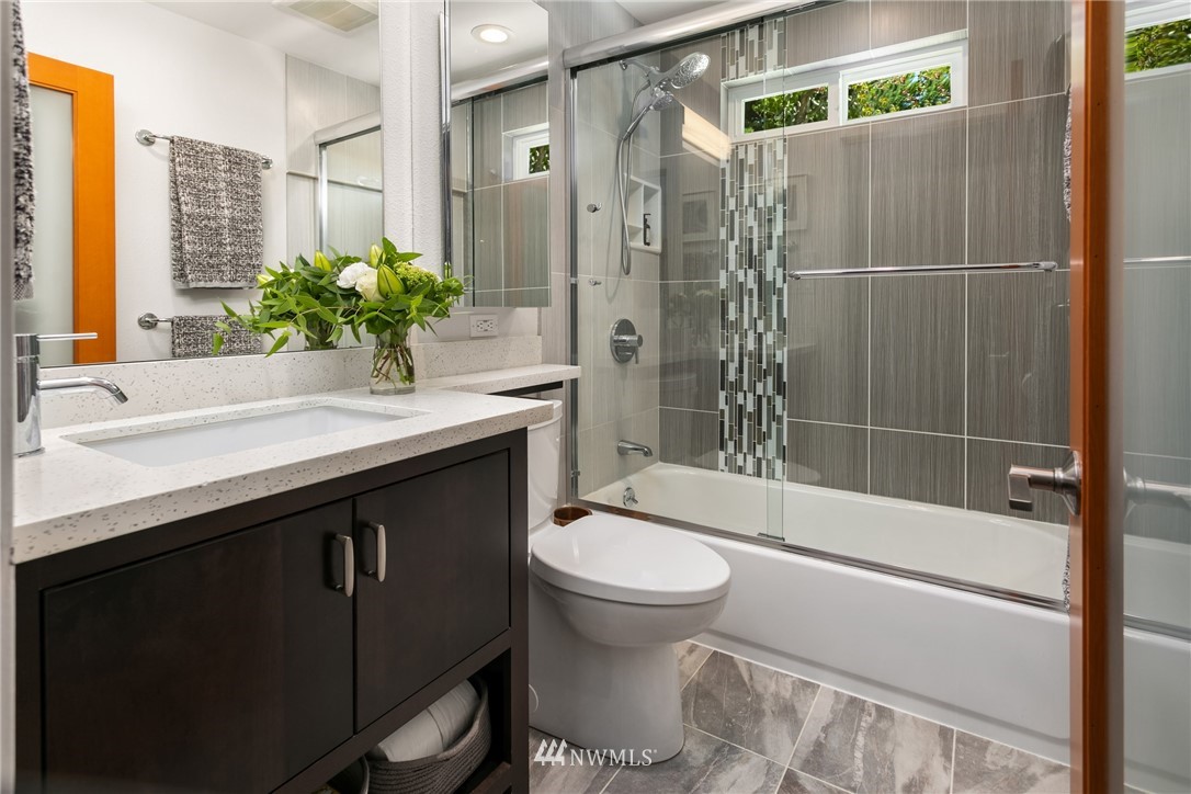 4535 Southwest Director Street Seattle, WA 98136 - Photo 15 of 25 Gallery Image 15